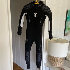 ScubaPro Everflex Wetsuit STMR 5/4 Back-Zip Women’s size 6 US